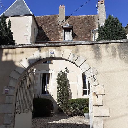 Le Logis De Saint Cyr Aparthotel Исудун Екстериор снимка