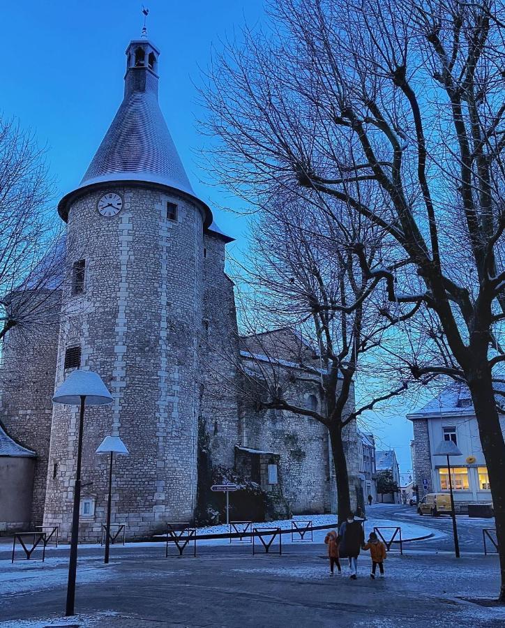 Le Logis De Saint Cyr Aparthotel Исудун Екстериор снимка