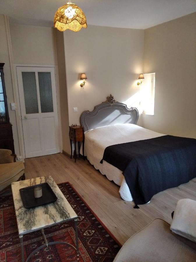 Le Logis De Saint Cyr Aparthotel Исудун Екстериор снимка