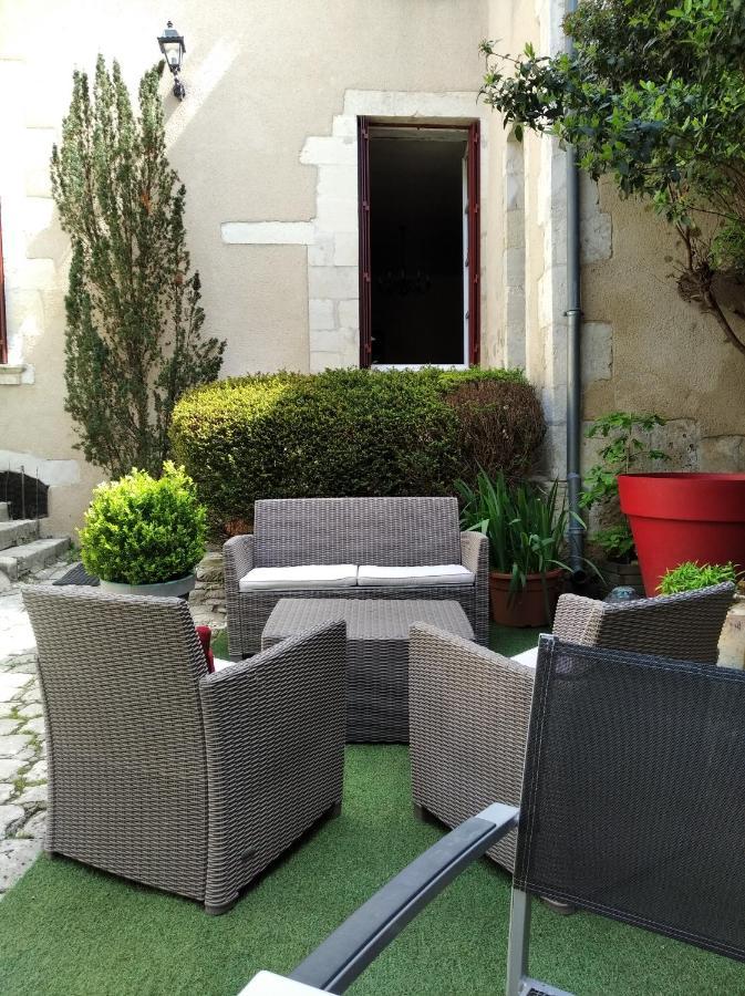 Le Logis De Saint Cyr Aparthotel Исудун Екстериор снимка