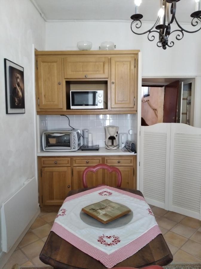 Le Logis De Saint Cyr Aparthotel Исудун Екстериор снимка