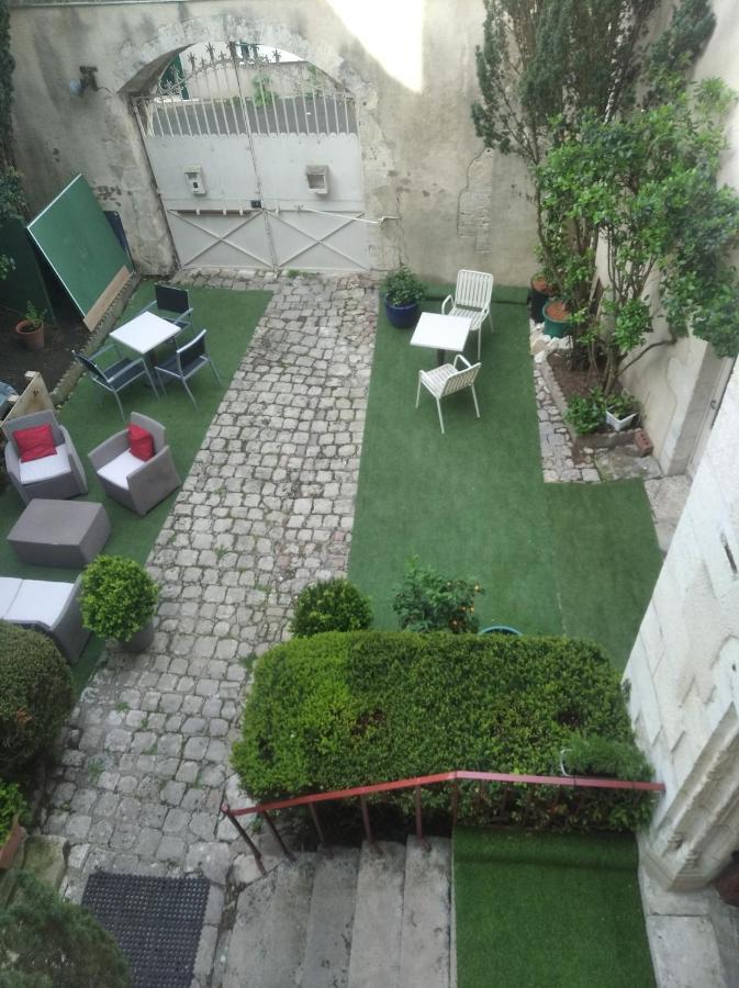 Le Logis De Saint Cyr Aparthotel Исудун Екстериор снимка