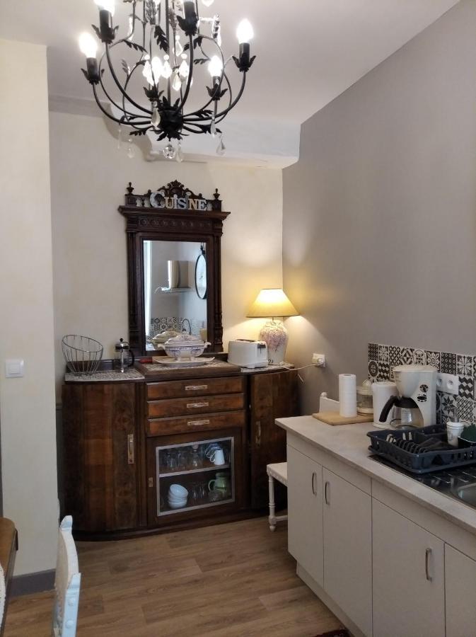 Le Logis De Saint Cyr Aparthotel Исудун Екстериор снимка