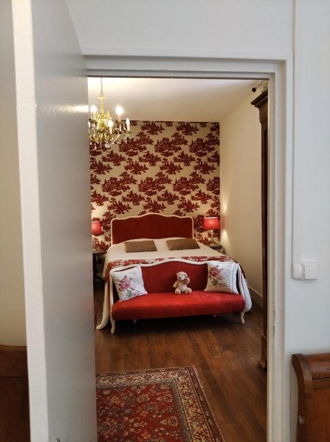 Le Logis De Saint Cyr Aparthotel Исудун Екстериор снимка