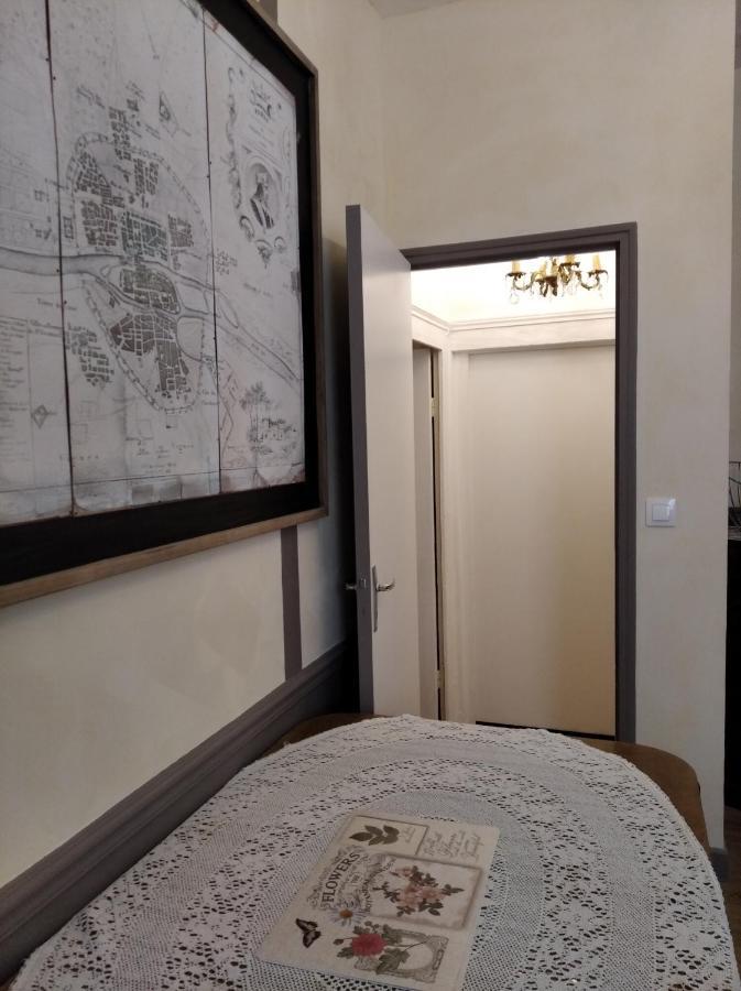Le Logis De Saint Cyr Aparthotel Исудун Екстериор снимка