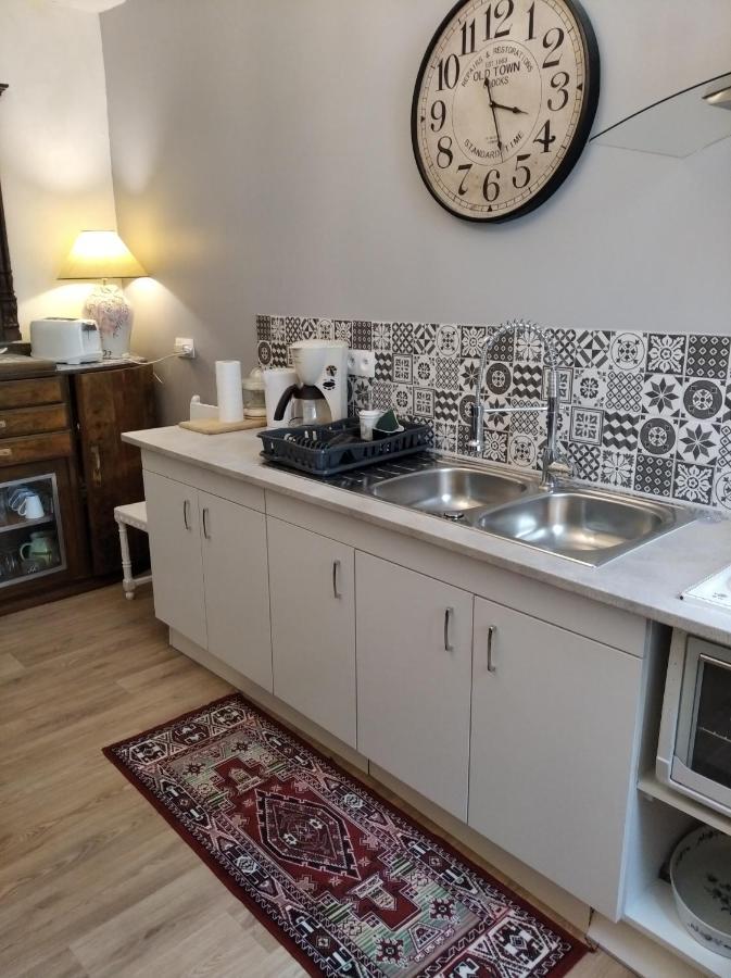 Le Logis De Saint Cyr Aparthotel Исудун Екстериор снимка