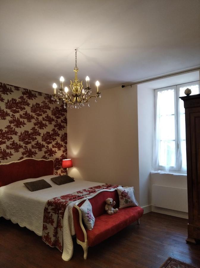 Le Logis De Saint Cyr Aparthotel Исудун Екстериор снимка