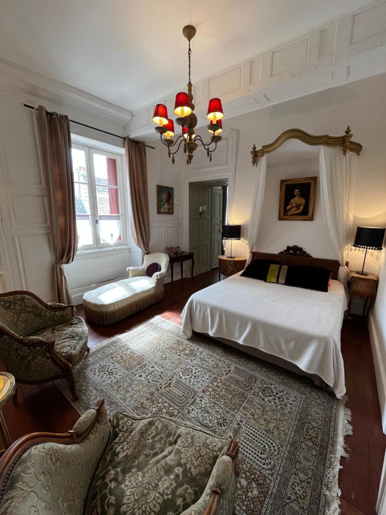 Le Logis De Saint Cyr Aparthotel Исудун Екстериор снимка