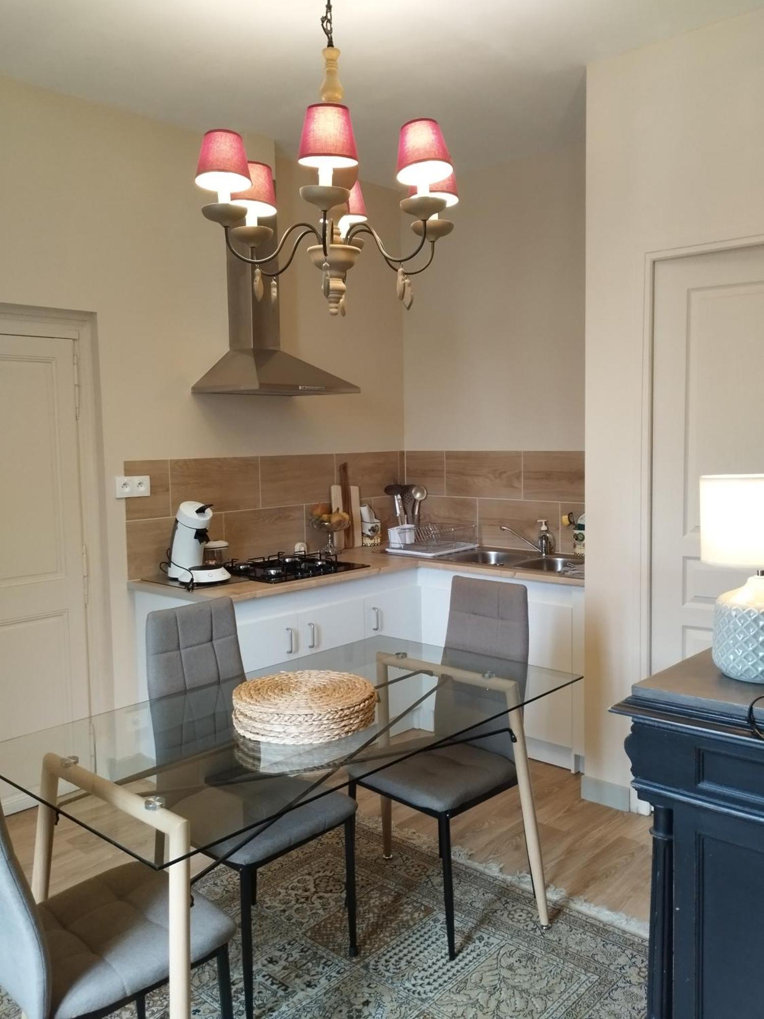 Le Logis De Saint Cyr Aparthotel Исудун Екстериор снимка