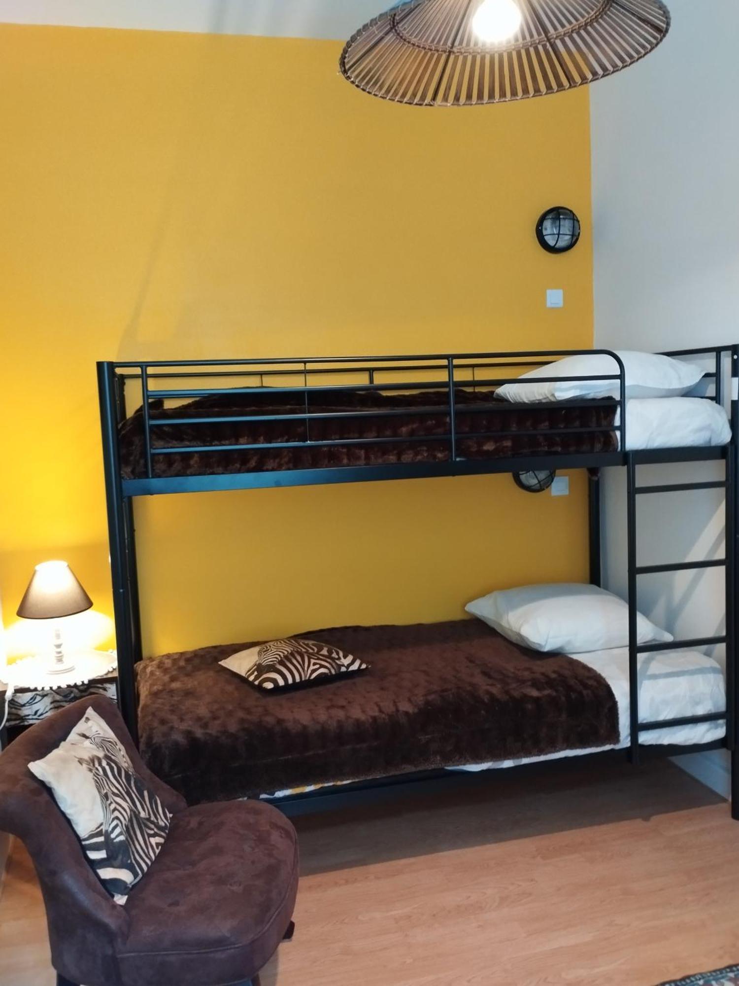 Le Logis De Saint Cyr Aparthotel Исудун Екстериор снимка