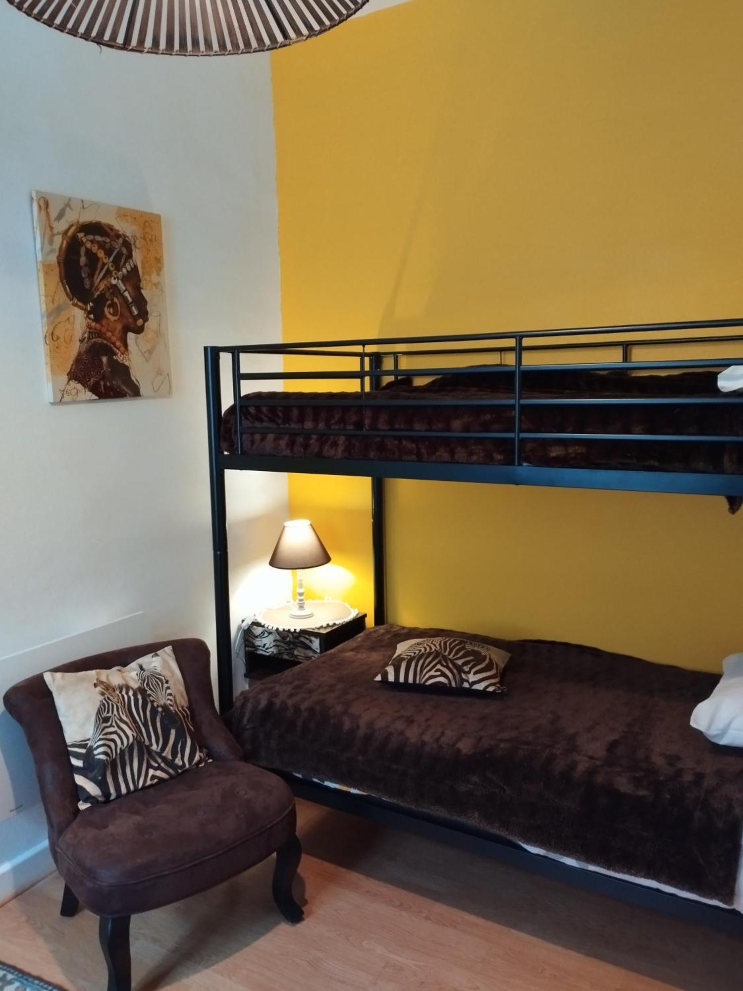 Le Logis De Saint Cyr Aparthotel Исудун Екстериор снимка